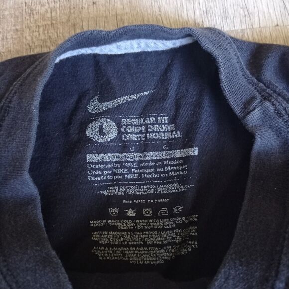 Nike Men's it’s about to go down black T-shirt Size L Short Sleeve - Picture 2 of 5